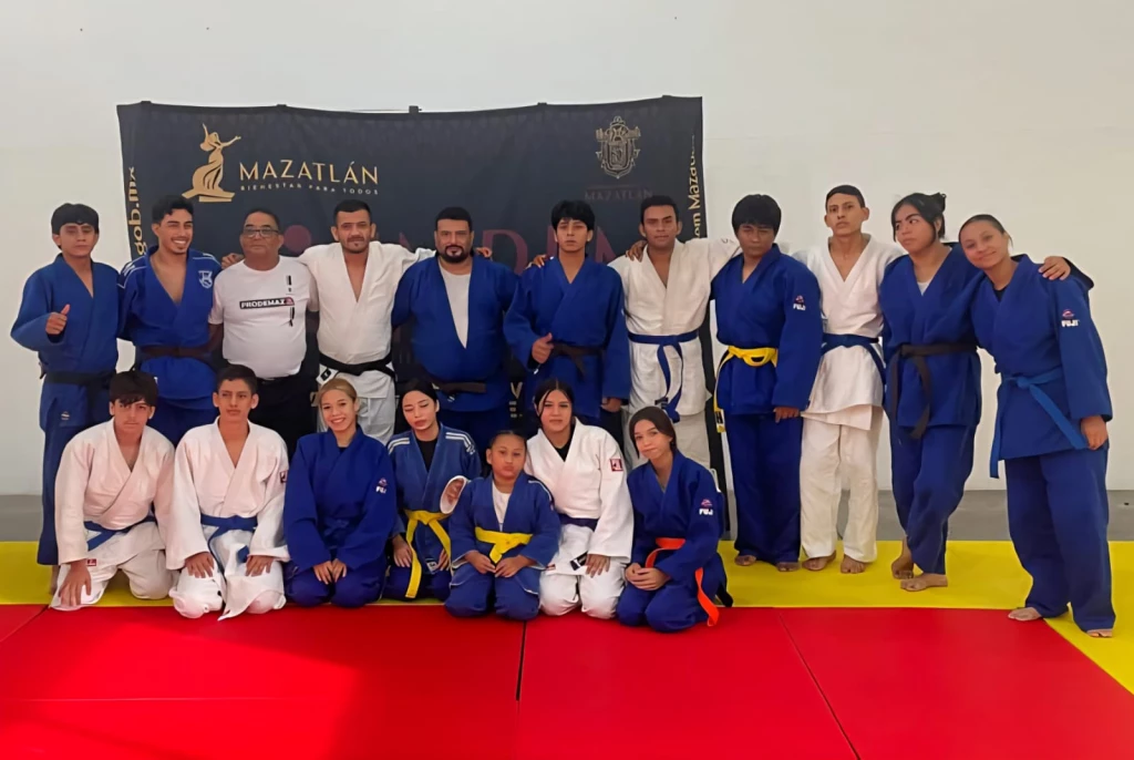 Judocas de Rosario y Mazatlán se gradúan en niveles de grados kyu
