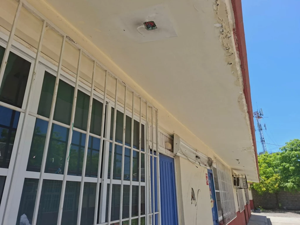 Padres de familia denuncian ola de robos y vandalismo en la Escuela Primaria Petróleos Mexicanos