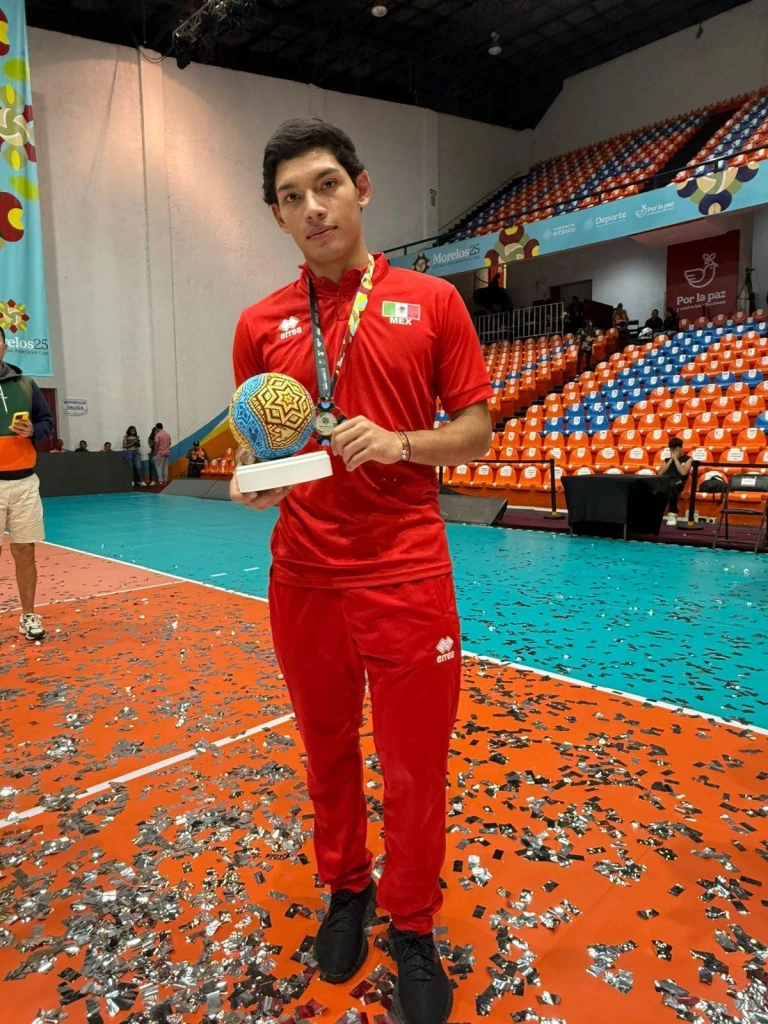Alumno de Cecyte Sonora conquista medalla de plata para México en Torneo Internacional de Voleibol