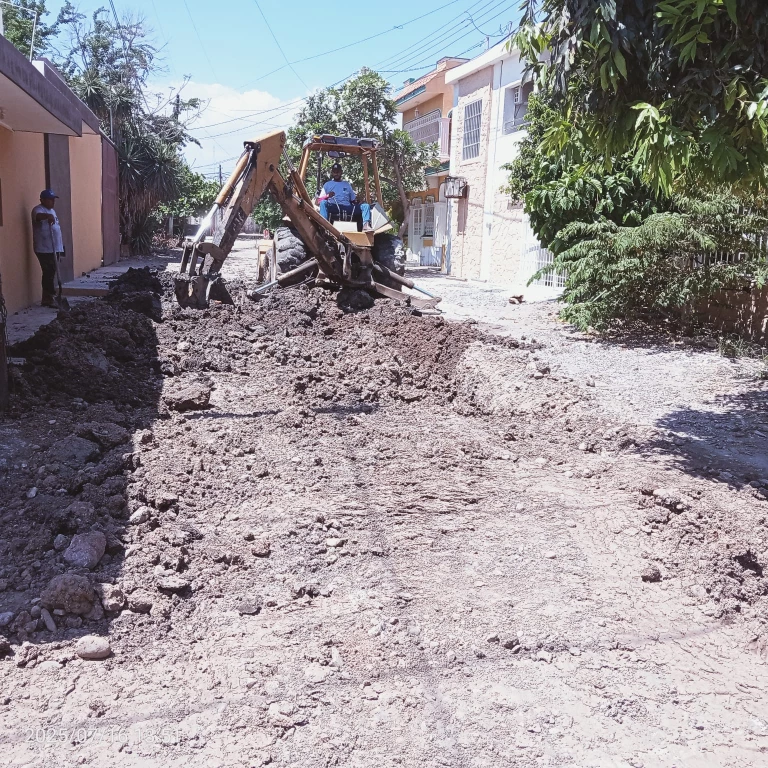 JUMAPAM repone tubería en Villa Unión sobre la calle Agustín Melgar