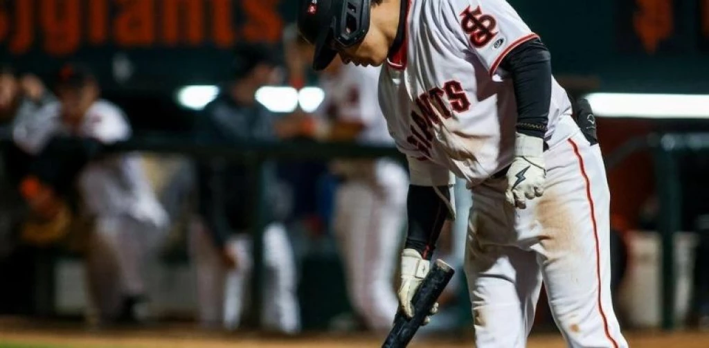 CARLOS GUTIÉRREZ LIDERA LA LIGA DE CALIFORNIA AL BATEAR .351