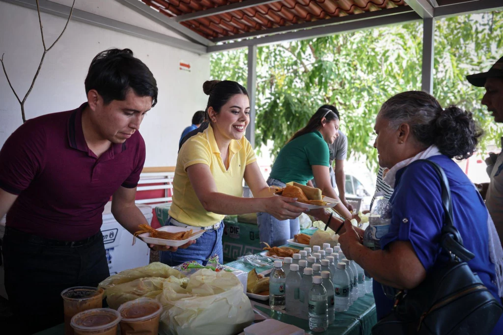 ALAJIBUA del DIF Culiacán alimenta con amor a familias del ISSSTE