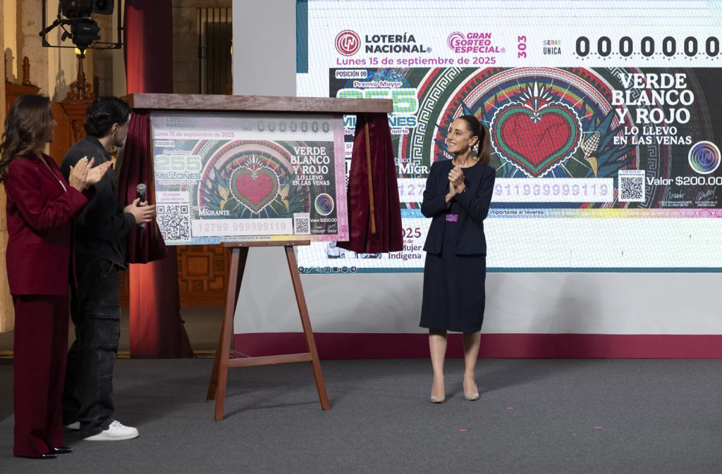 Presentan billete de lotería en honor a migrantes