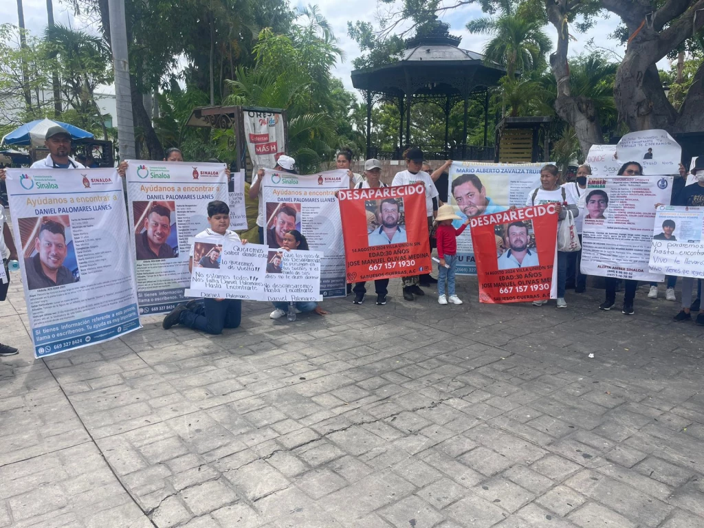 Familiares y amigos de personas desaparecidas en Mazatlán se manifestaron este viernes en Mazatlán
