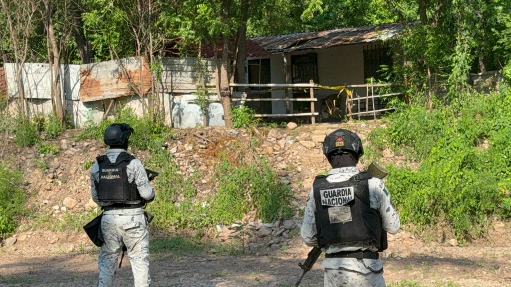 Ejército rescata a padre e hijos secuestrados de vivienda al norte