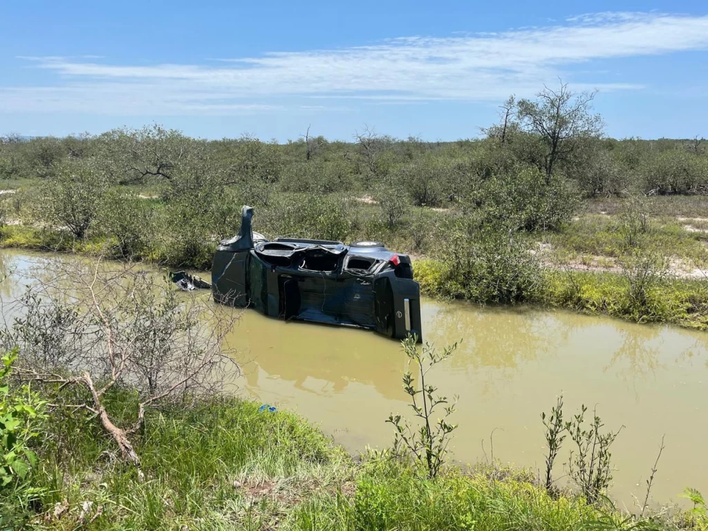 Ocho lesionados tras volcadura en carretera Rosario–Los Pozos