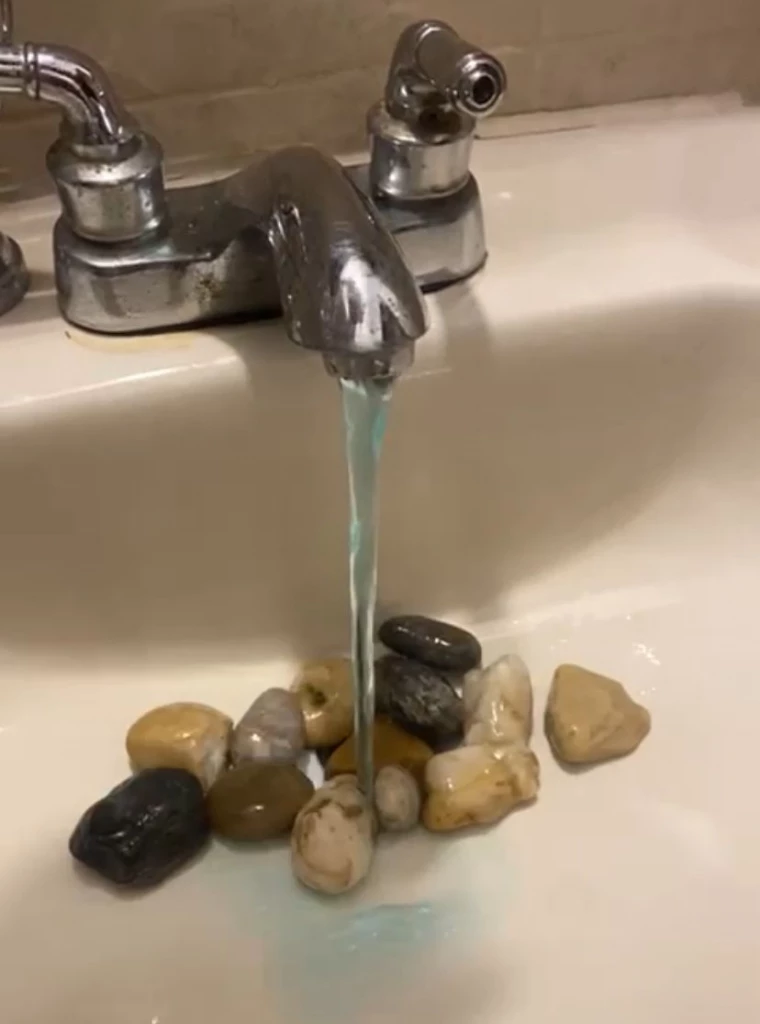 JAPAMA aclara que agua azul en Los Mochis se debe a uso de sanitizantes domésticos
