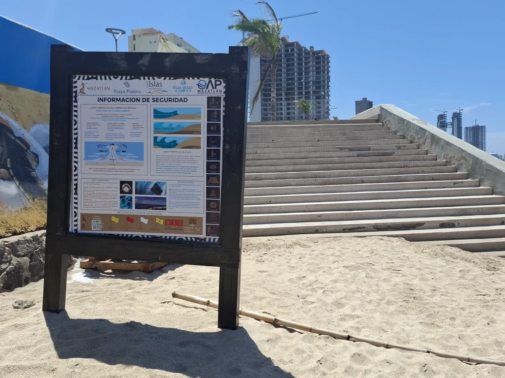 Reubican señaléticas informativas para mejorar la visibilidad y concientización en uso responsable de las playas en Mazatlán