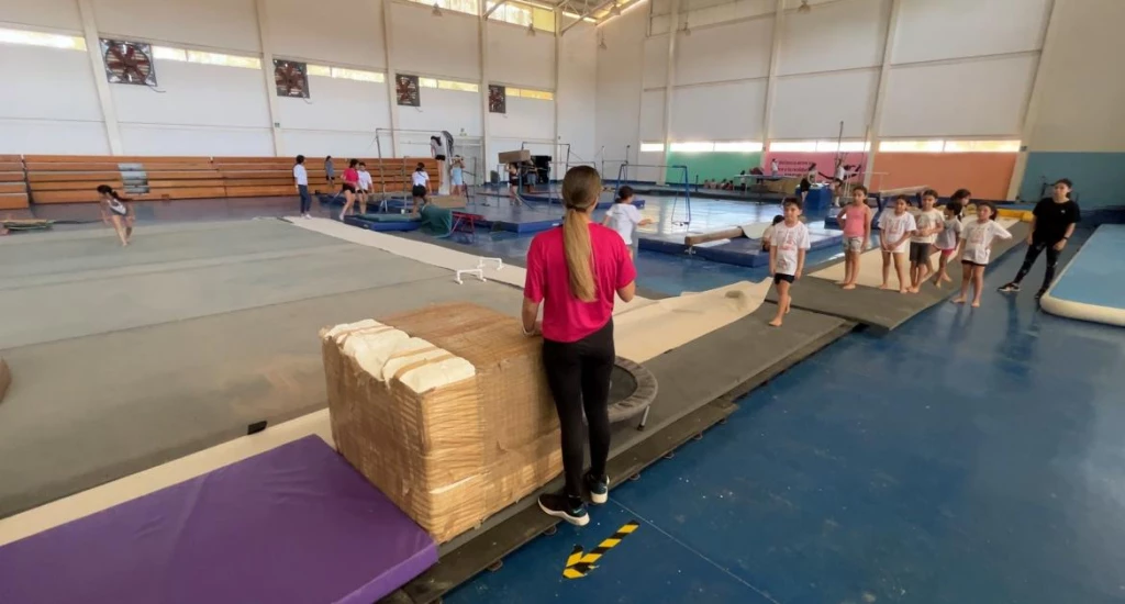¡Flexibilidad, fuerza y diversión! Los niñas y niños disfrutan la gimnasia en Ahome