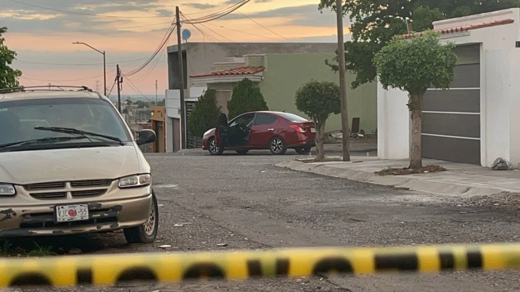 Ejecutan a hombre dentro de vehículo en el fraccionamiento Prados del Sol