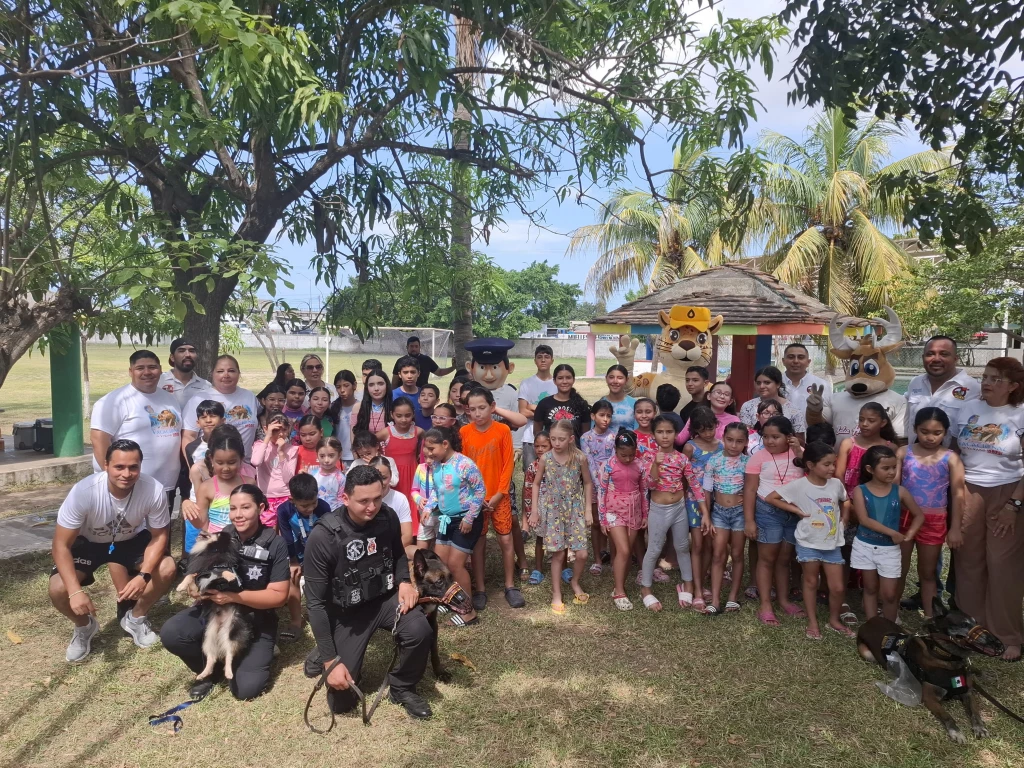 Realizan demostración de caninos K9 a niños del programa vacacional del IMSS en Mazatlán