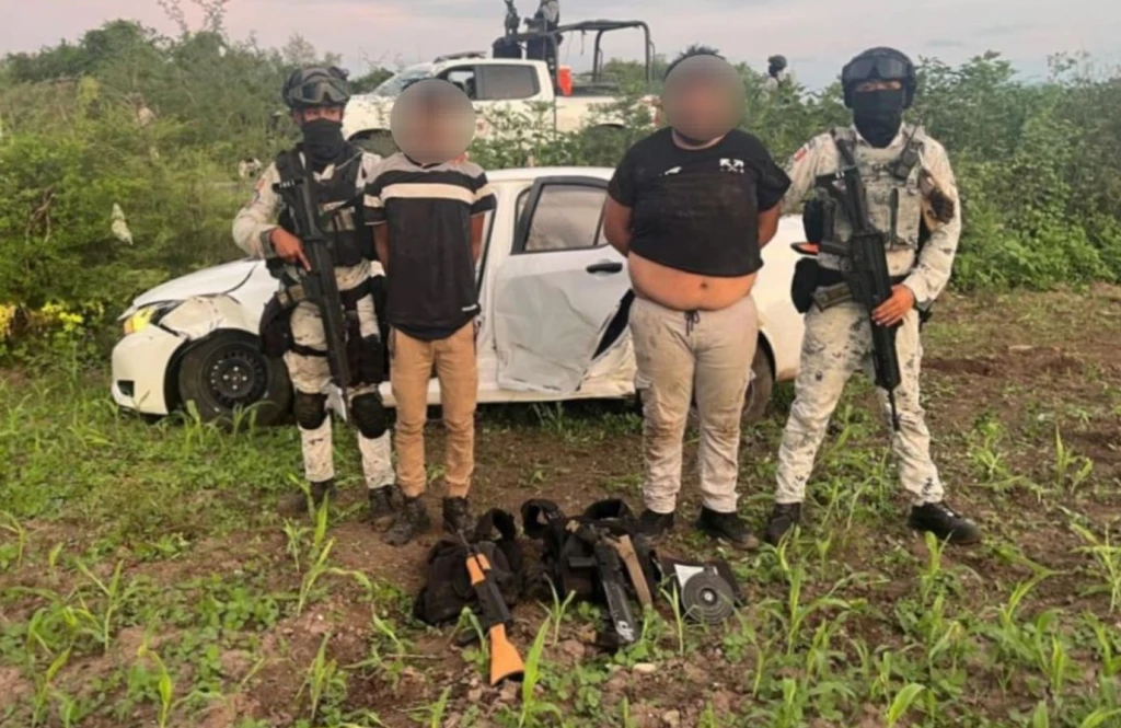 Detienen a dos tras persecusión en Loma de Rodriguera