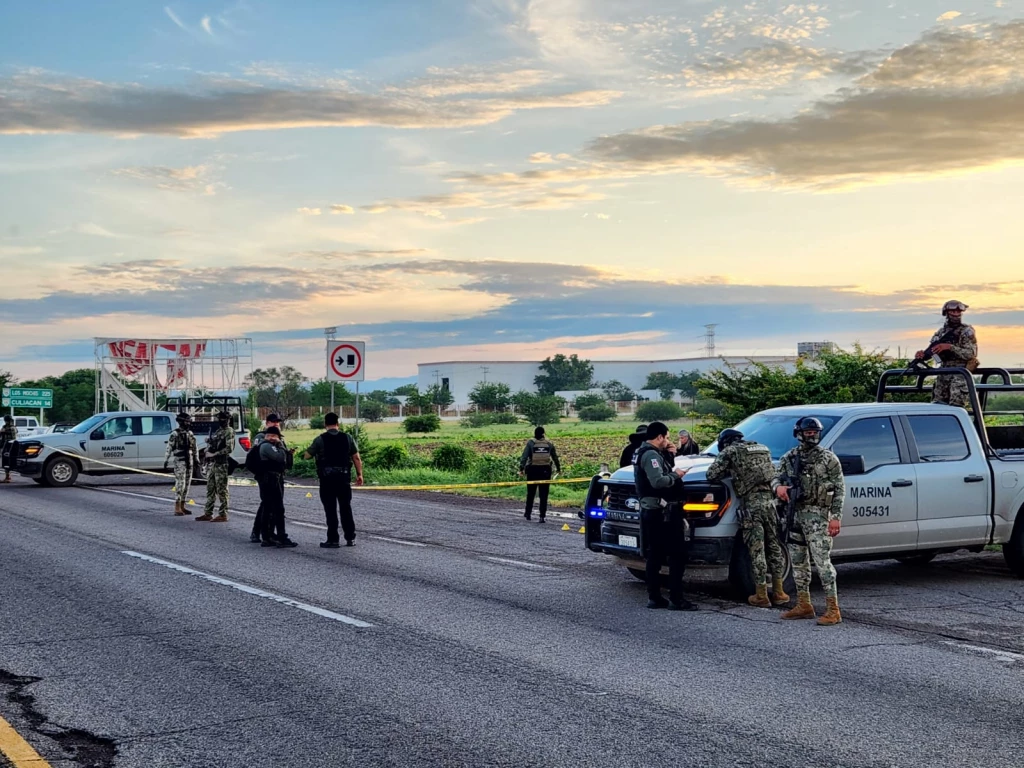 Hallan un hombre ejecutado a un costado de la carretera Culiacán–Eldorado