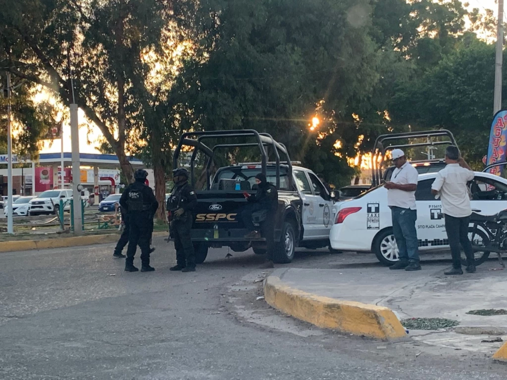 Persecución encabezada por Federales termina en choque en Los Mochis