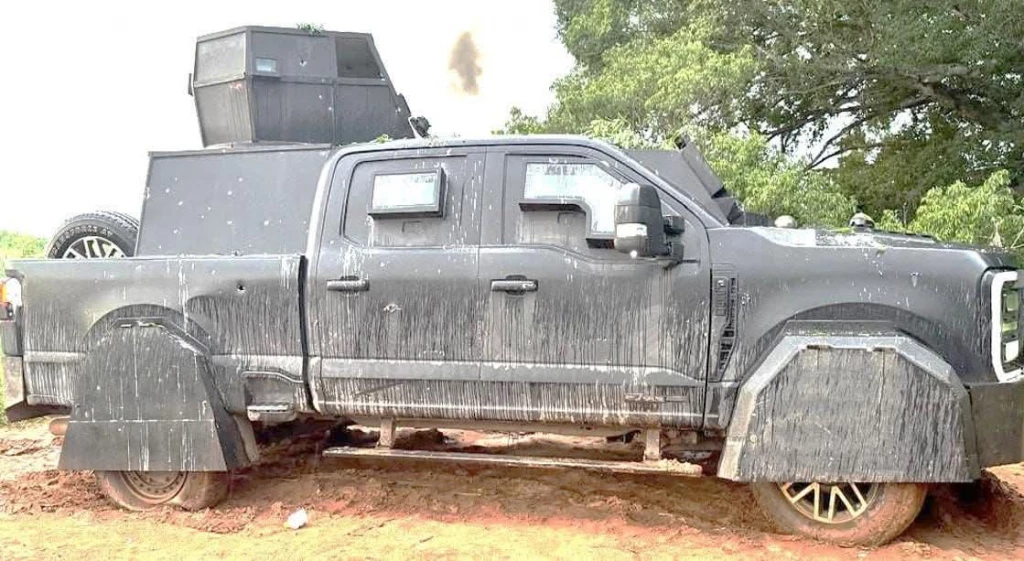 Localizan vehículo "monstruo" y arsenal en operativo del Ejército en El Rosario