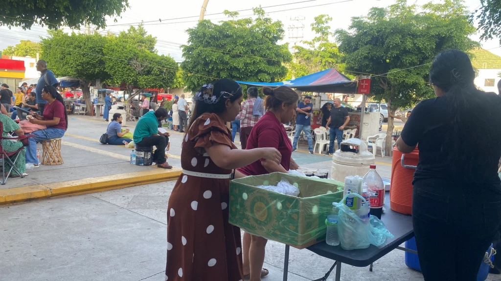 ¡Buenas acciones! Vecinos del Ejido Leyva Solano llevan alimentos a pacientes del Hospital General de Los Mochis