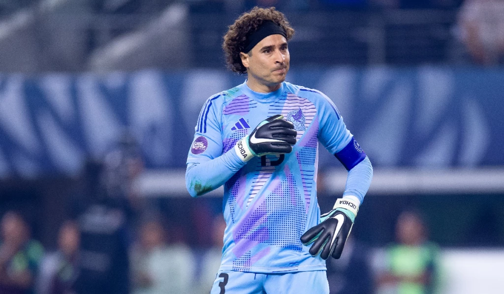 Guillermo Ochoa, en riesgo de perder su sexto Mundial