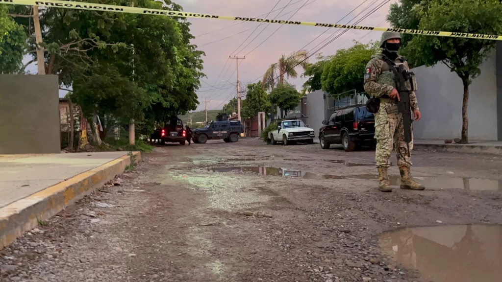 Persecución y balacera deja un muerto y detenidos en Loma de Rodriguera