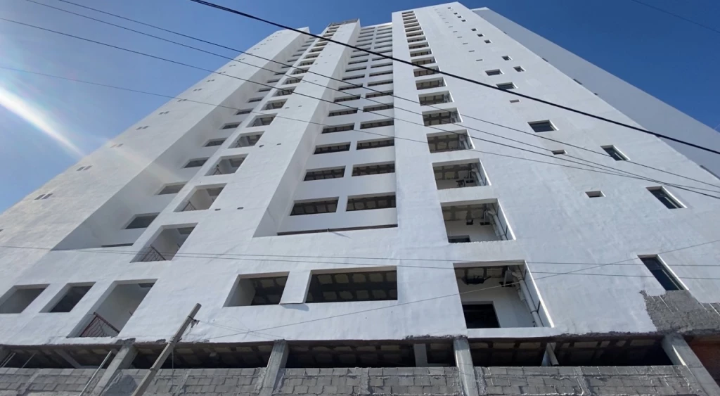 Carlos Escobar afirma que proyectos inmobiliarios deben ajustarse a reglamentos y responder por fallas