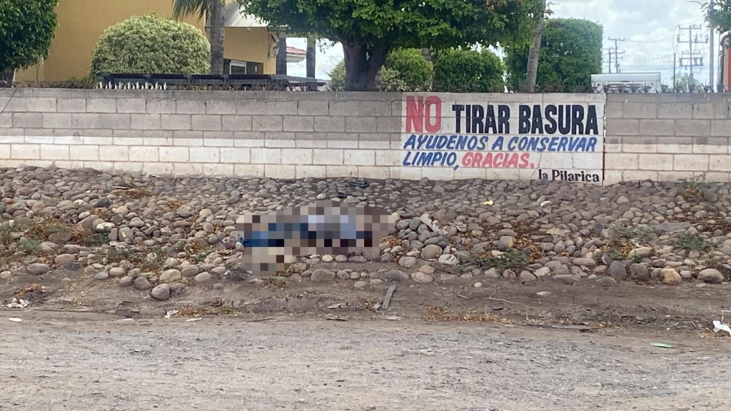 Encuentran a un hombre sin vida junto a un hotel en la salida de Los Mochis
