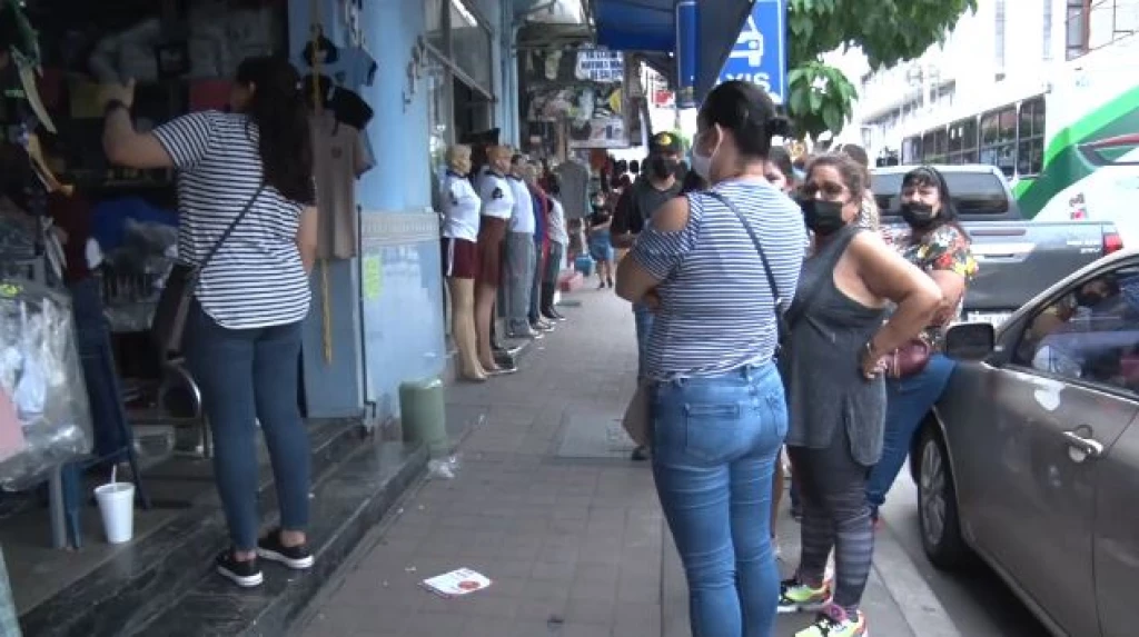 Se avanza con un 35% en el canje de uniformes y útiles escolares