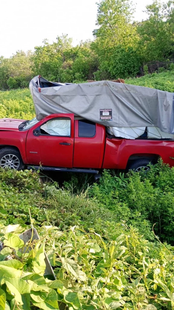 Una persona sin vida y dos más lesionadas deja volcadura sobre la Culiacán - Mazatlán