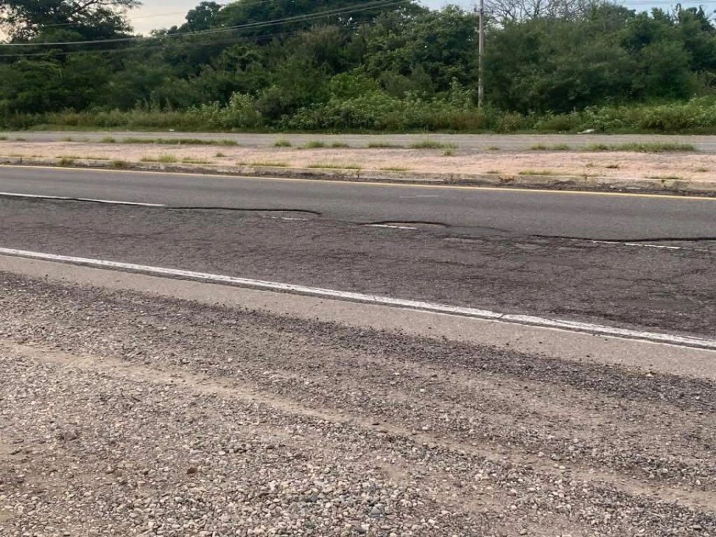 Ciudadanos de Villa Unión solicitan a SICT mejorar la carretera internacional