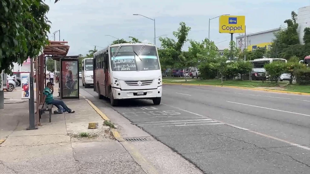 Llaman a denunciar a choferes que no regresan completo el cambio del pasaje 