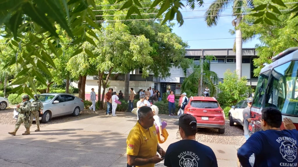 PC y Bomberos controlan conato de incendio en clínica del ISSSTE en Culiacán