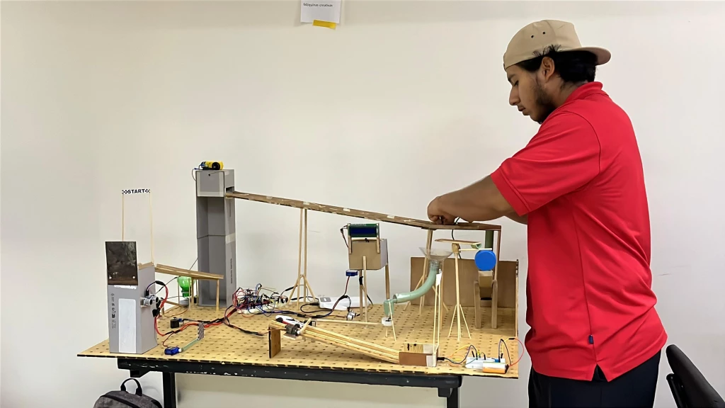 UPSIN realiza concurso de máquinas creativas para alumnos de la carrera de Mecatrónica