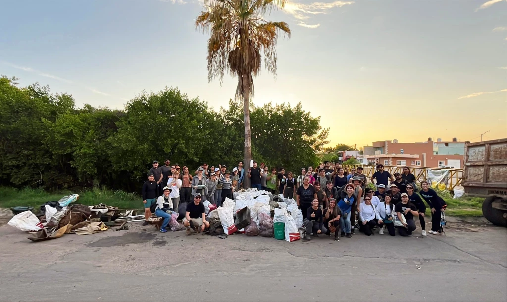 Voluntarios retiran más de 800 kilos de basura del manglar del Arroyo Jabalines