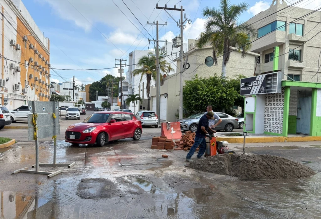 Lluvias en Mazatlán generan baches, daño en alcantarillas y baja presión en el suministro de agua
