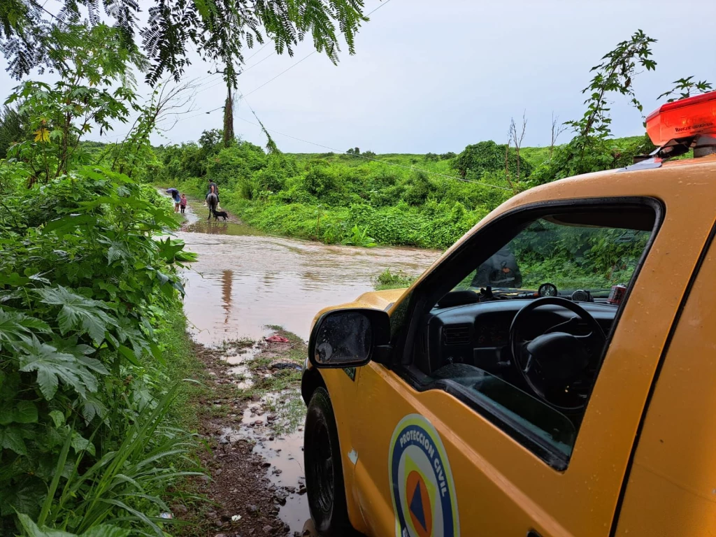 Protección Civil supervisa cuerpos de agua en Escuinapa tras lluvias