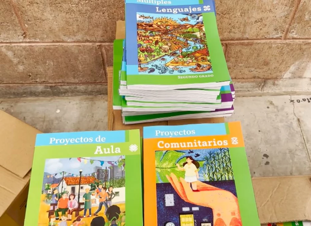 Avanza la entrega de libros de texto