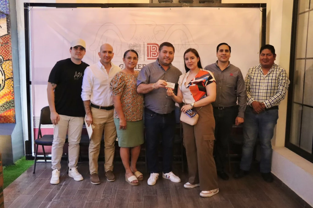 José Paz López entrega bono educativo a personal sindicalizado del Ayuntamiento de Badiraguato