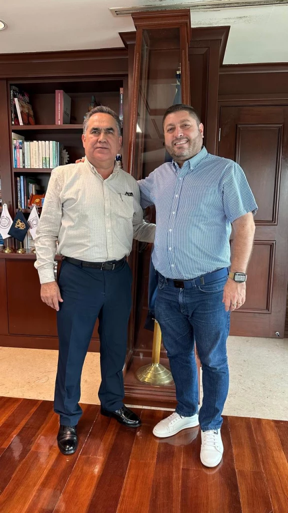 José Paz López y Jesús Madueña establecen acuerdos en beneficio del equipo de baloncesto ‘Tebacas de Badiraguato’