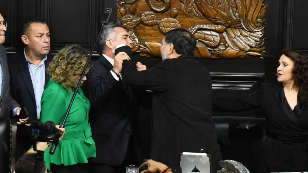 Respalda Sheinbaum a Fernández Noroña
