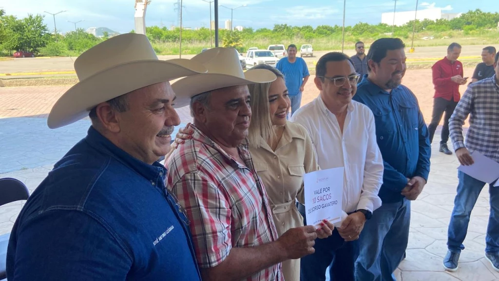 Entregan semillas a ganaderos de Mazatlán
