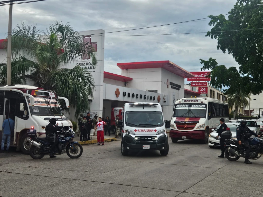 Pasajeros de camión urbano en Culiacán resultan lesionados por arma de fuego, pasajeros propinan golpiza a supuesto asaltante