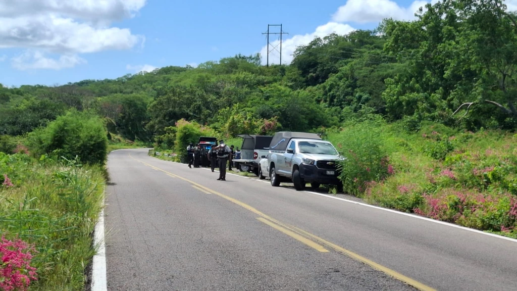 Encuentran cuerpo de hombre sobre la Mazatlán – Culiacán
