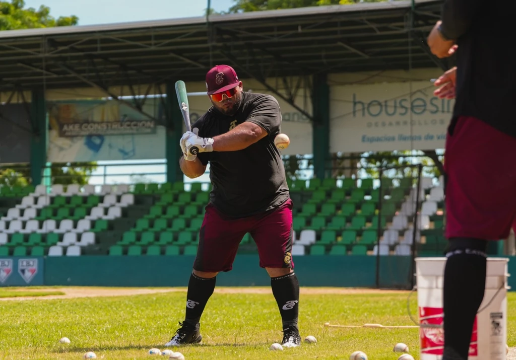 TOMATEROS TRABAJA INTENSAMENTE EL PRIMER DÍA DE LA PRETEMPORADA