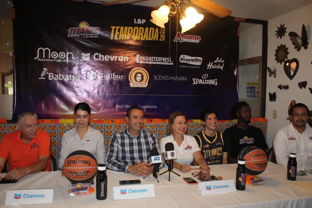 Presentan a Titanes de los Mochis