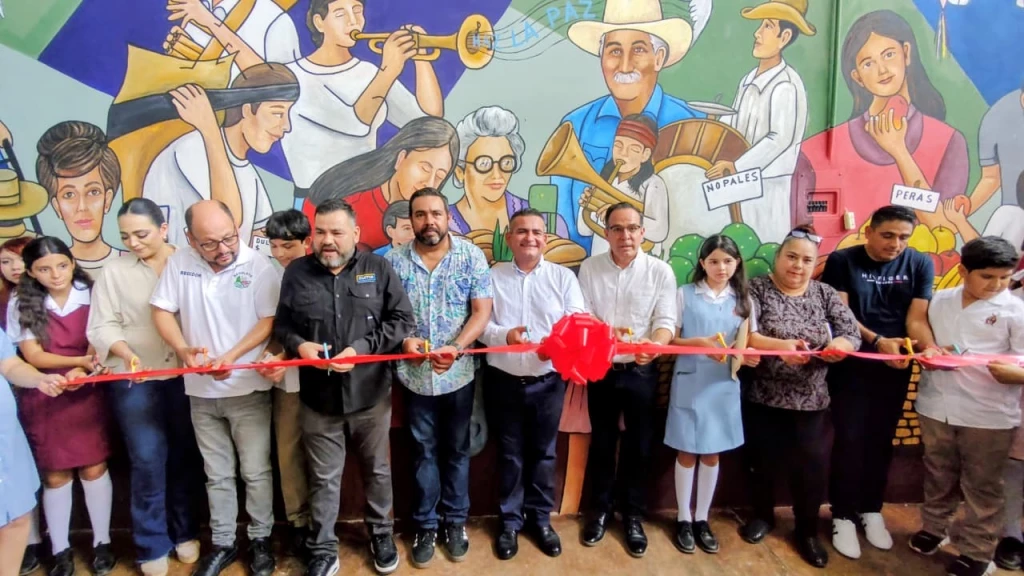 Alcalde de Navolato inaugura mural en Mercado Municipal Hidalgo