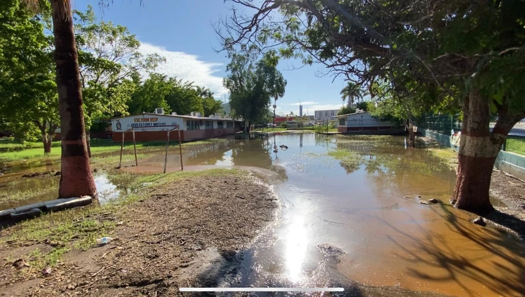 Tras las lluvias hay alrededor de 39 escuelas sin clases en Ahome