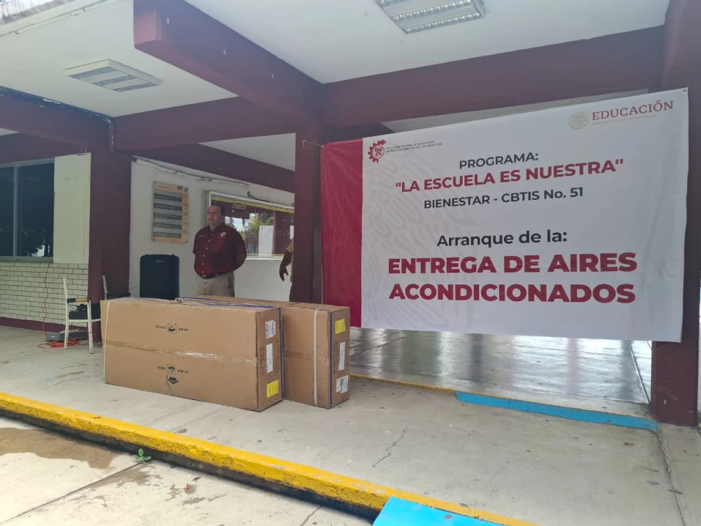 CBTIS No. 51 recibe 10 aires acondicionados con apoyo del programa "La Escuela es Nuestra"