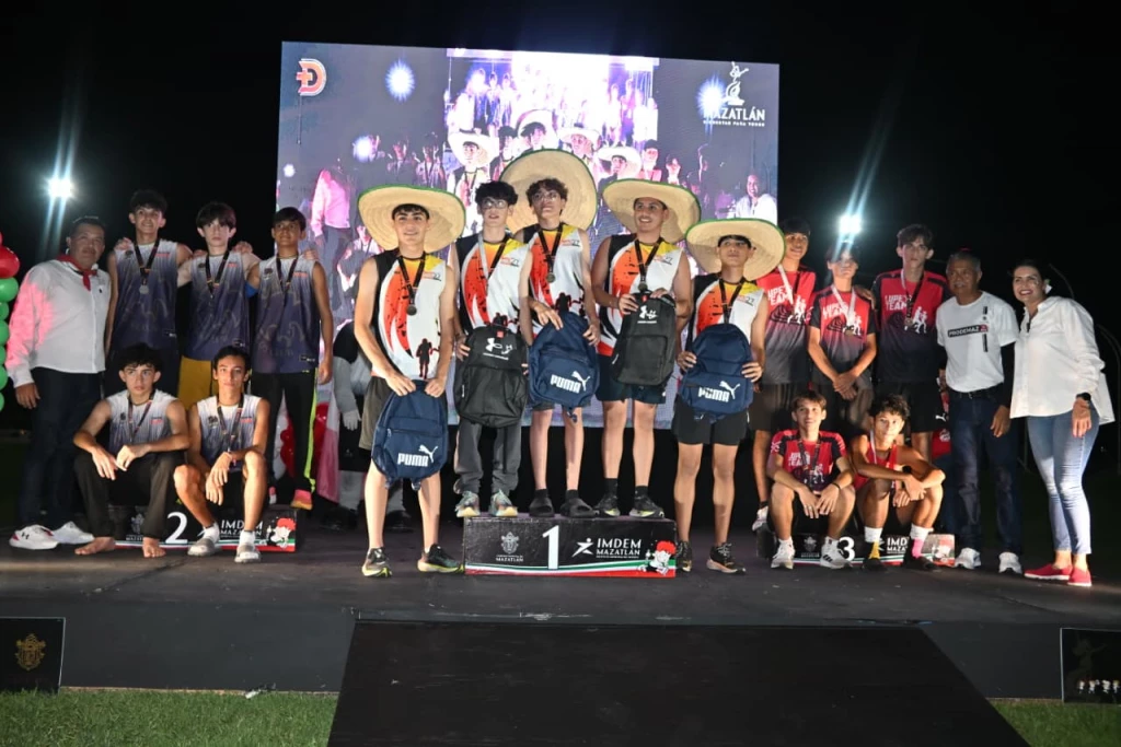 Celebran los tradicionales Relevos de la Antorcha de Atletismo