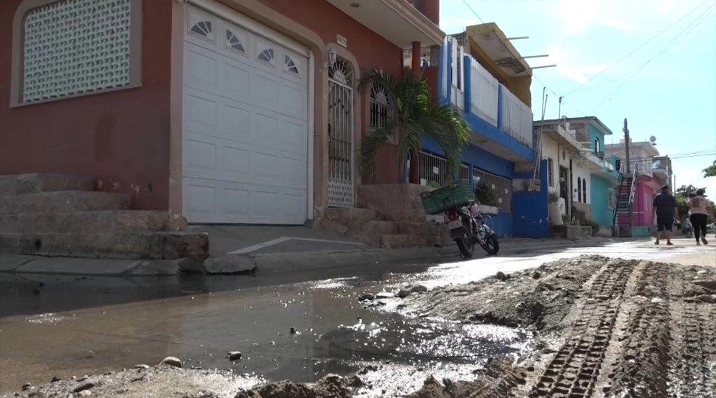Vecinos de la Colonia Anáhuac denuncian focos de infección por problemas de drenaje y acumulación de basura
