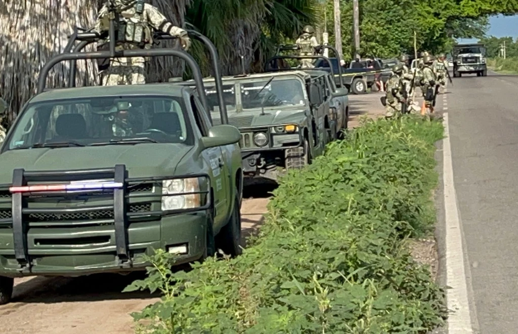 Despojan de camioneta a militares en la Maxipista Culiacán–Mazatlán