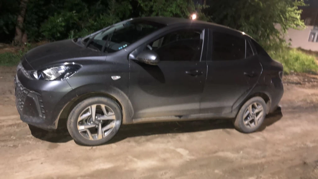 Abandonan vehículo con reporte de robo en la colonia Sinaloa de Mazatlán