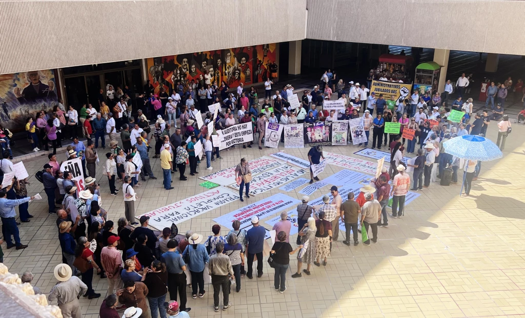Se manifiestan contra reingeniería financiera de la UAS